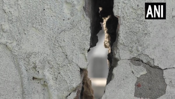 Cracks have Appear in few Houses in UPs Aligarh