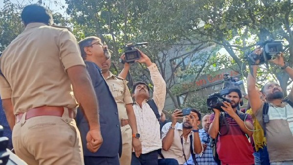 Metro Pillar incident: BMRCL MD Anjum Parwez announced Rs.20 lakh compensation for deceased family Metro Pillar incident: BMRCL MD Anjum Parwez announced Rs.20 lakh compensation for deceased family