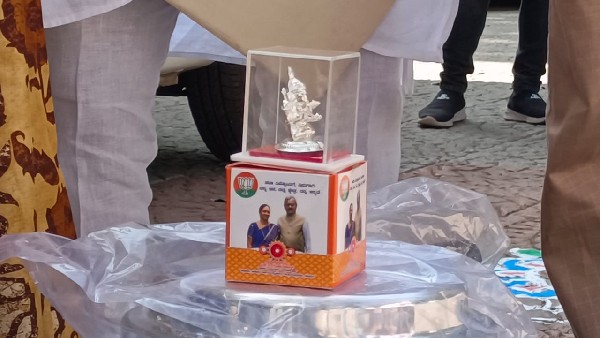 AAP Leaders Urges Election Commission To Curb Allurements To Voters By Politicians