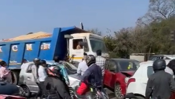 Serial accident around Bangalore international airport, 9 vehicles damaged , 7 People Injured Serial accident around Bangalore international airport, 9 vehicles damaged , 7 People Injured