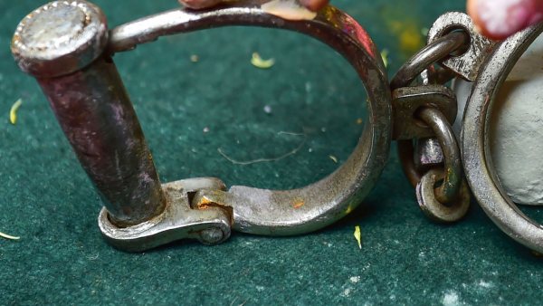 Kodigehalli Police Arrested Woman Who Pose As Police 