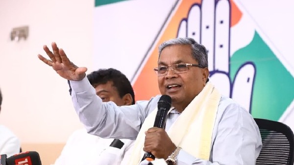 ಬಳ್ಳಾರಿ ಜಿಲ್ಲಾಧಿಕಾರಿ ಅಮಾನತಿಗೆ ಸಿದ್ದರಾಮಯ್ಯ ಆಗ್ರಹ ಬಳ್ಳಾರಿ ಜಿಲ್ಲಾಧಿಕಾರಿ ಅಮಾನತಿಗೆ ಸಿದ್ದರಾಮಯ್ಯ ಆಗ್ರಹ