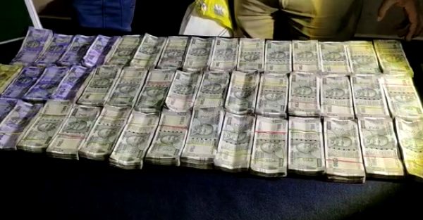 Dharwad Police Arrest The Accused On Bank Theft Case