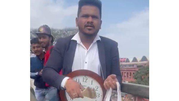 ಜನಸಂದಣಿ ಇರುತ್ತದೆ ಎಂದು ಕೆ.ಆರ್.ಮಾರ್ಕೆಟ್ ಆಯ್ಕೆ