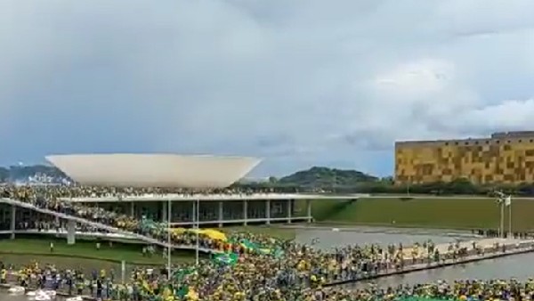 Jair Bolsonaro supporters storm Brazils presidential palace, Congress Jair Bolsonaro supporters storm Brazils presidential palace, Congress