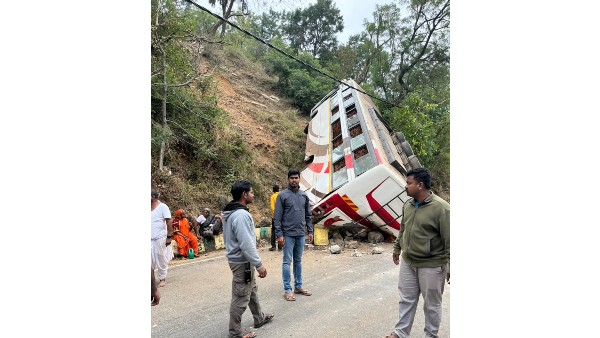 Hanur: Gujarat tourists bus overturn: more than 15 people injured
