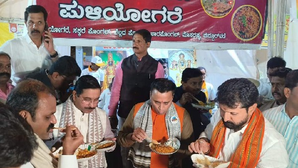 Chikkamagaluru utsav: Union Ministers eat Chikkamagaluru food Chikkamagaluru utsav: Union Ministers eat Chikkamagaluru food