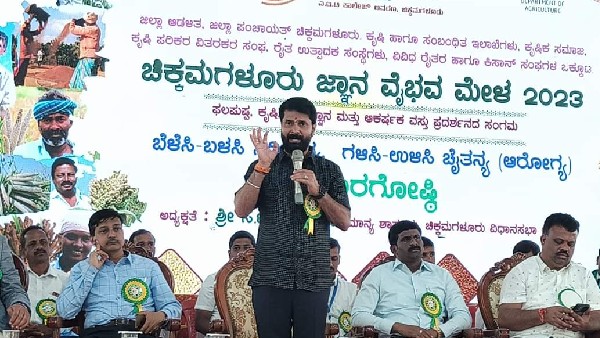 Attracted attention Motor cross competition