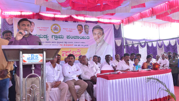  ಸಿದ್ದರಾಮಯ್ಯ ವಿರುದ್ಧ ಸಚಿವರ ಆಕ್ರೋಶ