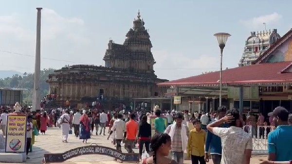 ಹೊರನಾಡು, ಶೇಂಗೇರಿಯಲ್ಲಿ ಪ್ರವಾಸಿಗರ ಹಿಂಡು ಹೊರನಾಡು, ಶೇಂಗೇರಿಯಲ್ಲಿ ಪ್ರವಾಸಿಗರ ಹಿಂಡು