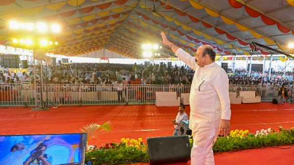 ರಾಜ್ಯದಲ್ಲಿ ನೆಲೆಸುವವರಿಗೆ ಕನ್ನಡ ಕಡ್ಡಾಯ: ಸಿಎಂ ರಾಜ್ಯದಲ್ಲಿ ನೆಲೆಸುವವರಿಗೆ ಕನ್ನಡ ಕಡ್ಡಾಯ: ಸಿಎಂ