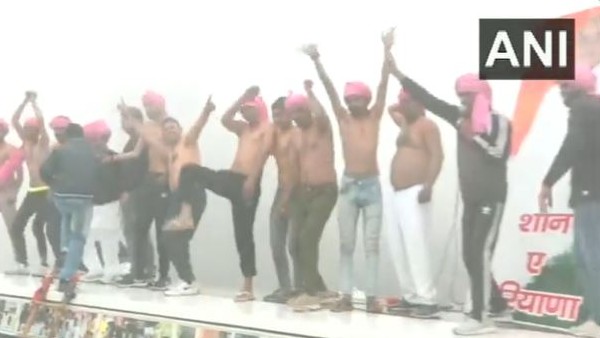 Congress Supporters Dance Shirtless at 6 Degrees Celsius In Bharat Jodo Yatra
