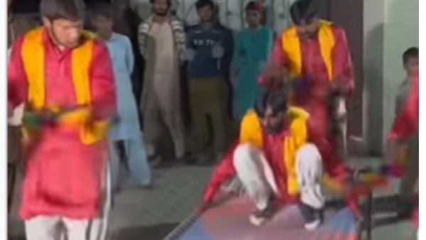 Man danced with couch: Video Viral