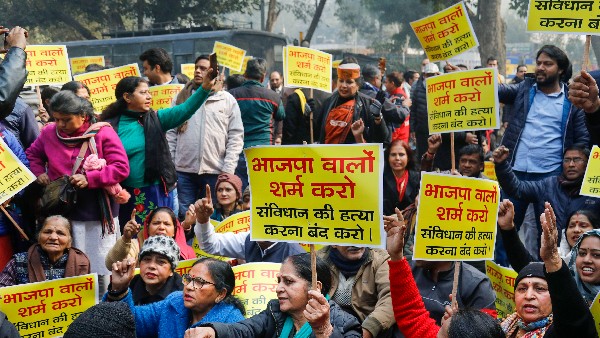 Delhis mayoral election: AAP, BJP Protest Continues