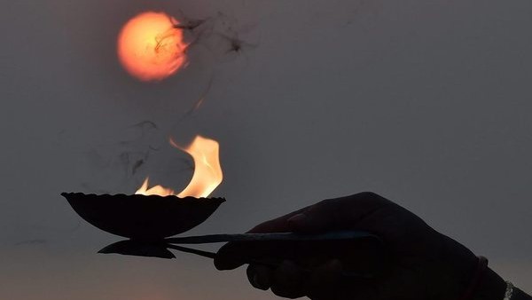 ಸಕ್ಕರೆಯ ಕಣಗಳ ಆಭರಣ