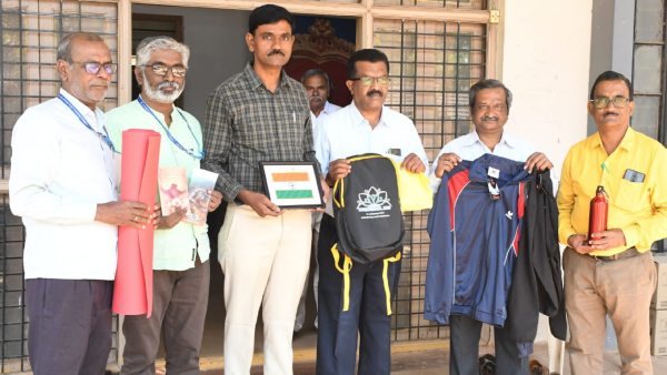 ಖಾದಿ ಧ್ವಜನ ನೆನಪಿನ ಕಾಣಿಕೆ