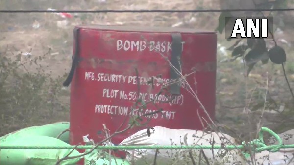 A bomb was found near the Punjab Chief Ministers house A bomb was found near the Punjab Chief Ministers house