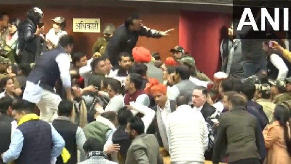 Delhi Mayor Elections: Massive Ruckus At Civic Centre; AAP, BJP Councillors Clash With Each Other