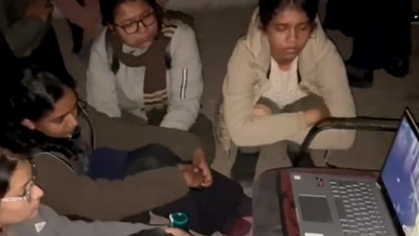 ಜೆಎನ್‌ಯು ವಿದ್ಯಾರ್ಥಿಗಳ ಮೇಲೆ ಕಲ್ಲು ತೂರಾಟ