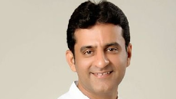 ಮತದಾರರ ಅಂತಿಮ ಪಟ್ಟಿ ಬಿಡುಗಡೆ ಮಾಡಿರುವ ಚುನಾವಣಾ ಆಯೋಗ ಮತದಾರರ ಅಂತಿಮ ಪಟ್ಟಿ ಬಿಡುಗಡೆ ಮಾಡಿರುವ ಚುನಾವಣಾ ಆಯೋಗ