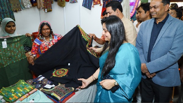 ಕೈಯಿಂದ ಕಸೂತಿ ಮಾಡಿದ ಬೆಡ್‌ಶೀಟ್‌ 