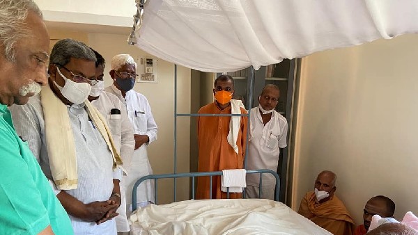 Siddheshwar Swamiji Health Siddaramaiah Visits Vijayapura 