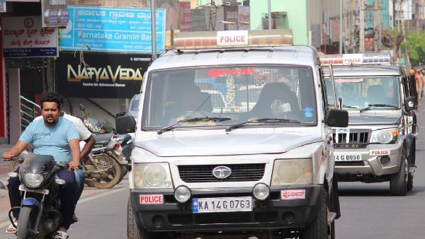 ಪೊಲೀಸರ ಸೋಗಿನಲ್ಲಿ ಒಡೆವೆ ಕದ್ದ ಖದೀಮರು