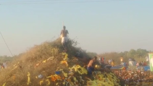 ಮುಳ್ಳಿನ ಮೇಲೆ ಕುಣಿದು ಕುಪ್ಪಳಿಸುವ ಈರಗಾರ