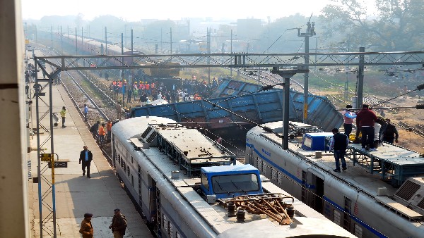 How to book train ticket on Paytm, check PNR status, live train running status