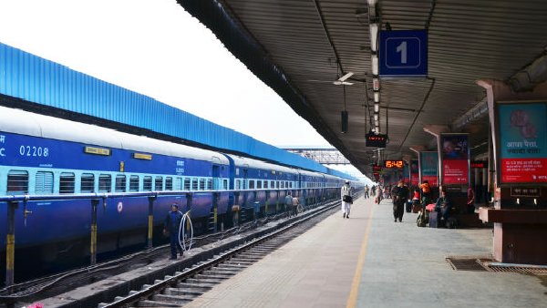  ಚೆನ್ನೈ-ಮುಂಬೈ ಮಾರ್ಗದ ರೈಲುಗಳು