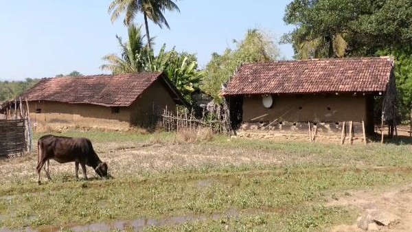  ರಸ್ತೆ ನಿರ್ಮಾಣ ಮಾಡುವಂತೆ ಗ್ರಾಮಸ್ಥರ ಮನವಿ