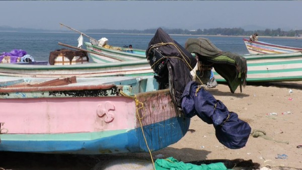 ಕಾರವಾರ ಮೀನುಗಾರರಿಗೆ ಅನ್ಯಾಯ ಕಾರವಾರ ಮೀನುಗಾರರಿಗೆ ಅನ್ಯಾಯ
