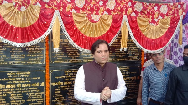 Is MP Varun Gandhi preparing to quit BJP and join Congress? 