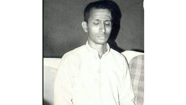 At the age 19 Siddheshwar Shri published his 1st book under name of Guru Mallikarjun 