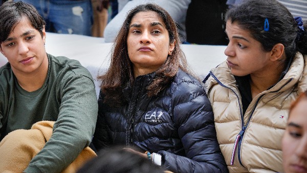 ಮಹಿಳಾ ಆಯೋಗದಿಂದ ಕ್ರೀಡಾ ಸಚಿವಾಲಯಕ್ಕೆ ನೋಟಿಸ್ ಜಾರಿ ಮಹಿಳಾ ಆಯೋಗದಿಂದ ಕ್ರೀಡಾ ಸಚಿವಾಲಯಕ್ಕೆ ನೋಟಿಸ್ ಜಾರಿ