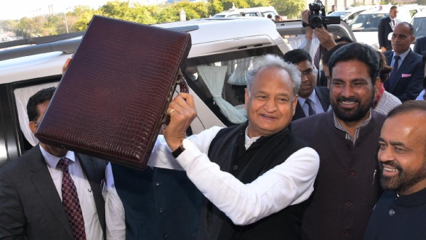 Rajasthan: CM Ashok Gehlot read the 7-minute old budget Rajasthan: CM Ashok Gehlot read the 7-minute old budget