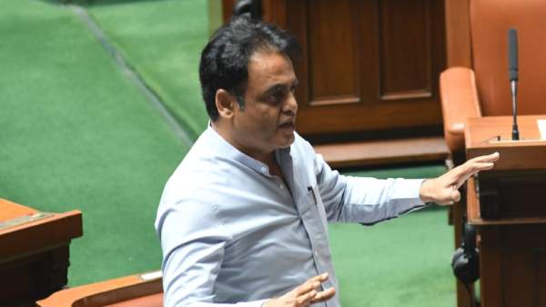 ಕಾಂಗ್ರೆಸ್ ಸದಸ್ಯರ ಧರಣಿ ಹಿನ್ನೆಲೆ ಸದನವನ್ನ ಮುಂದೂಡಿದ ಸ್ವೀಕರ್ 