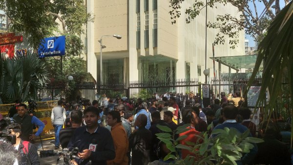 ಆರು ಗಂಟೆಗಳ ನಂತರ ದಾಖಲೆ ವಶ 