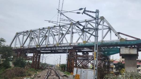 Namma Metro: Open web girder across Railway track near Benniganahalli launched by BMRCL Namma Metro: Open web girder across Railway track near Benniganahalli launched by BMRCL