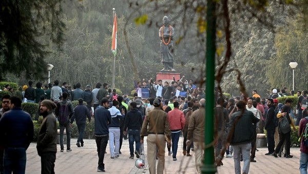 ಜಾಮೀನು ಕೋರಿ ಎರಡು ಮನವಿ ಜಾಮೀನು ಕೋರಿ ಎರಡು ಮನವಿ