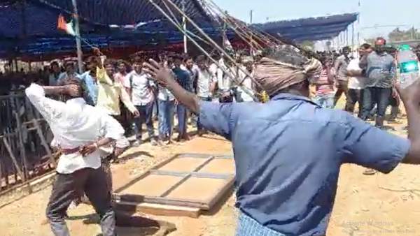 Prajadwani bus yatra in Hanur; Drunkers dance attracted attention 