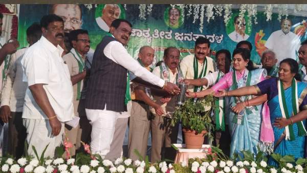  ಅಮಯಾಕರ ವಿರುದ್ಧ ದೂರು