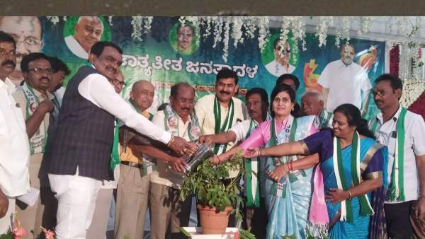 ಹೆಣಗಳ ಮೇಲೆ ಲೂಟಿ ಮಾಡಿರುವ ಹಣ