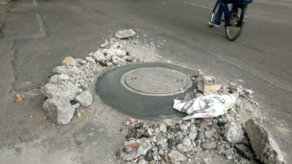  ಅಧಿಕಾರಿಗಳ ವಿರುದ್ಧ ಸ್ಥಳೀಯರ ಆಕ್ರೋಶ 