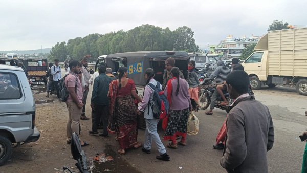  ಅಧಿಕಾರಿಗಳ ವಿರುದ್ಧ ಜನಾಕ್ರೋಶ