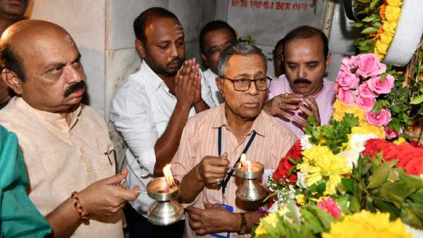 Basavaraj Bommai visit to Siddaroodha Math
