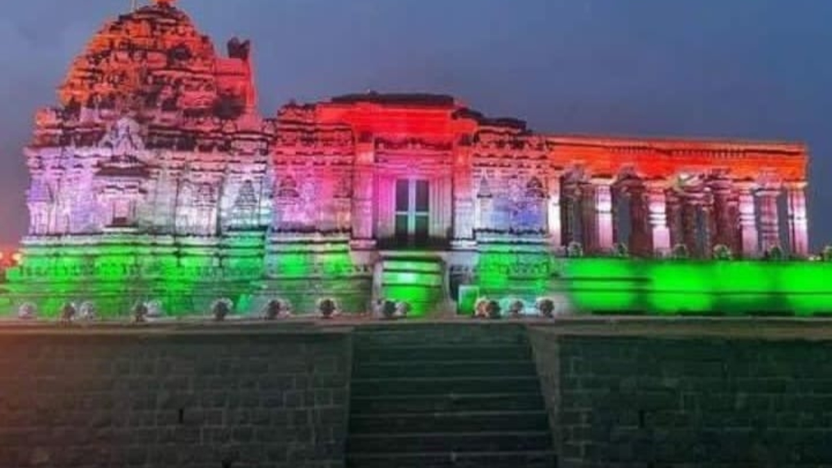  ಶಿಲ್ಪಕಲಾ ಪ್ರಪಂಚವೇ ಕಾಣುತ್ತದೆ