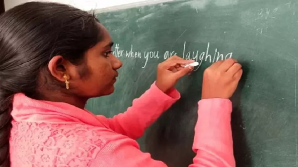  OMG: Mangalore girl Aadi Swaroopa can write with both hands at the same time!