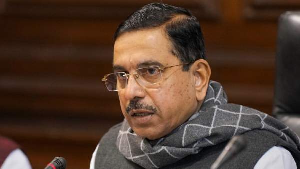 ಗುರುವಾರ ಮತ್ತೆ ವಾಗ್ದಾಳಿ ಗುರುವಾರ ಮತ್ತೆ ವಾಗ್ದಾಳಿ