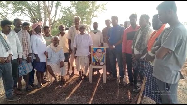 Hireharakuni: Graveyard land encroachment allegation: Protest by SC community